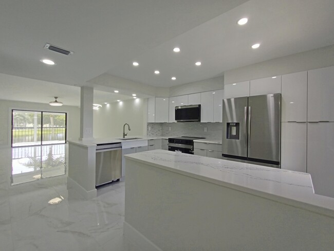Building Photo - 7280 Amberly Ln