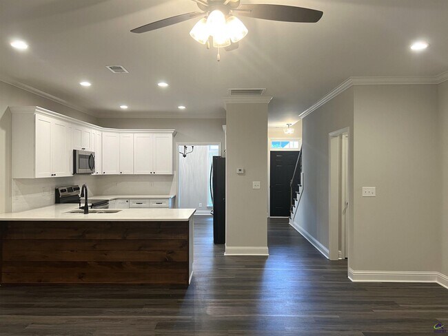 Foto del edificio - 250 High Ridge Ct