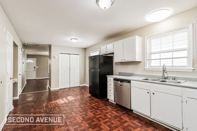 Building Photo - 1831 W Ormsby Ave