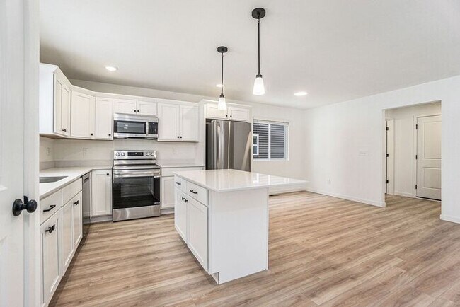Building Photo - Get 50% off your first month’s rent when you apply by February 28th! Limited time only. Restricti...