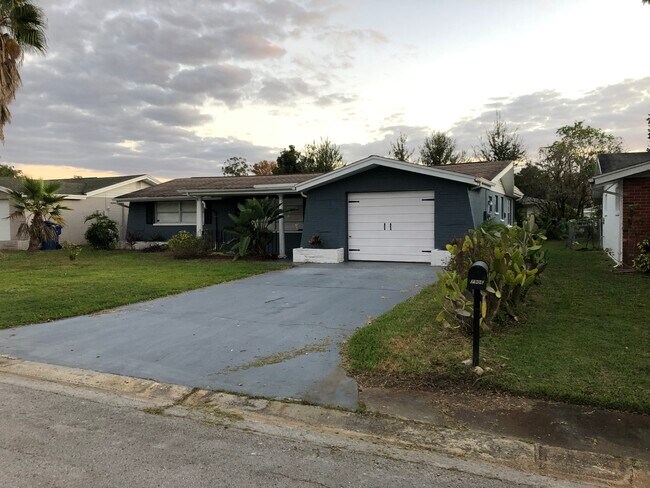 Foto del edificio - 7906 Datura Ln