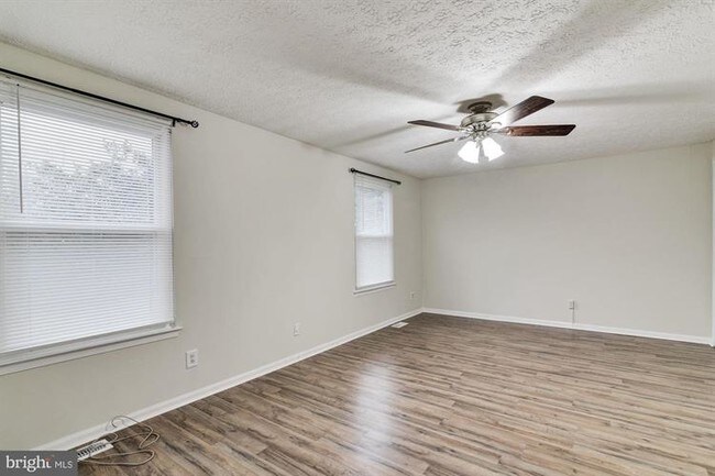Building Photo - 24 Waterview Ct