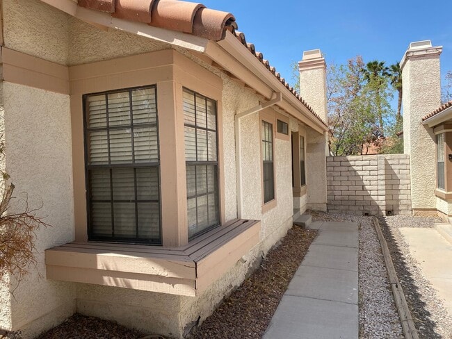 Foto del edificio - SE!!! 1 Story Home, 2 bedrooms, 2 Car Gara...