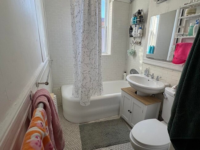 Building Photo - 11 Euston St