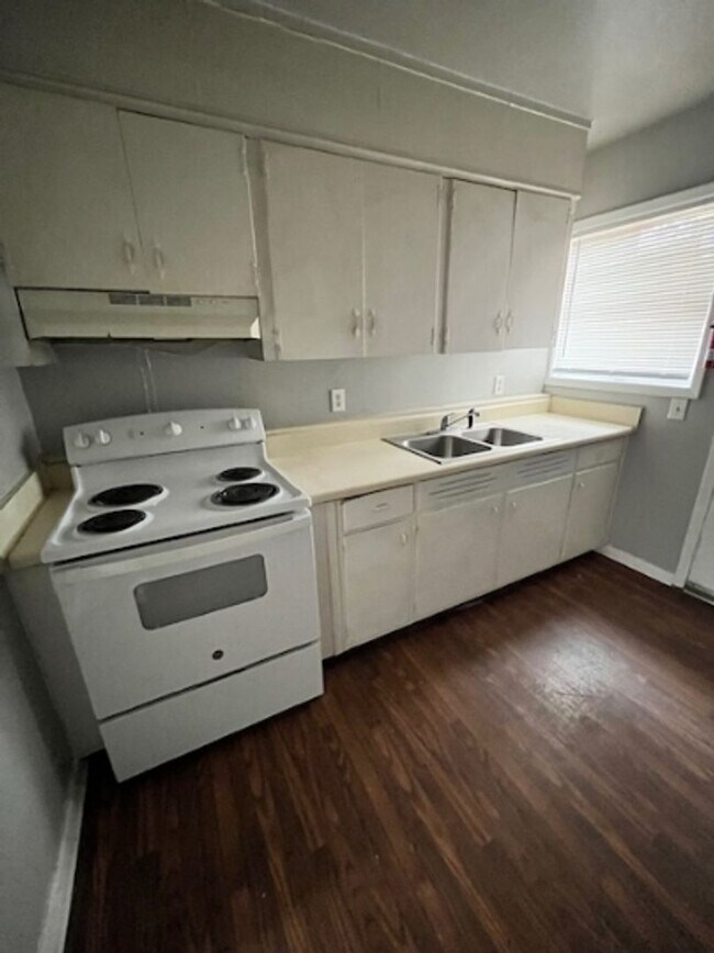 Foto del edificio - 304 Ashwood Dr