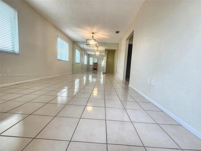 Building Photo - 9253 SW 39th St