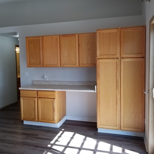 Building Photo - 6508 Robinson Dr