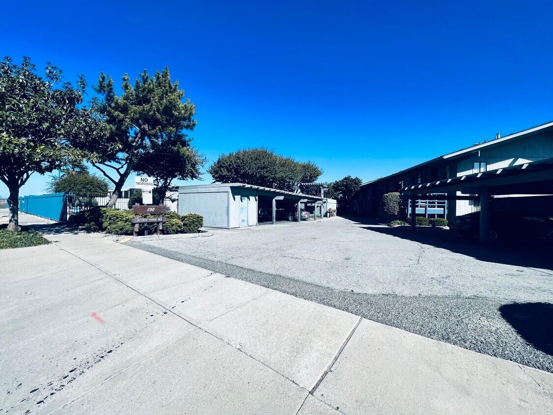 190 Kern St, Salinas, CA 93905 Condo for Rent in Salinas, CA