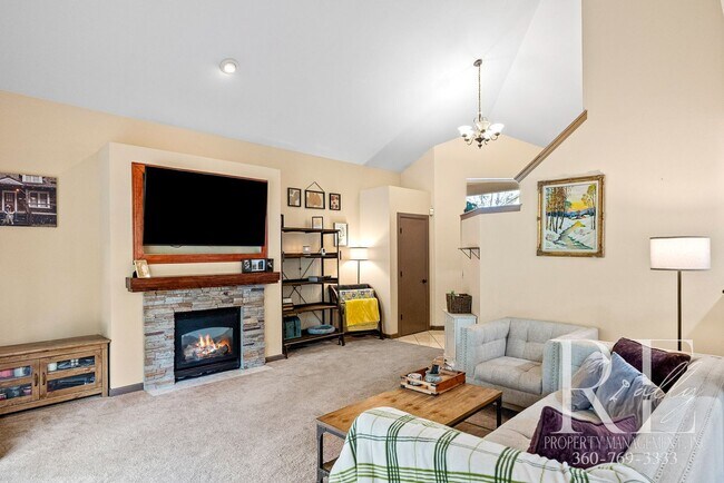 Foto del edificio - Peaceful Retreat Near JBLM | Spacious 3BR ...
