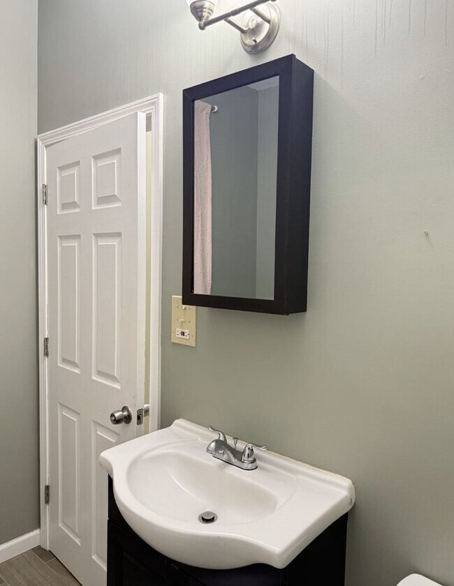 Building Photo - 2928 S Poplar Ave