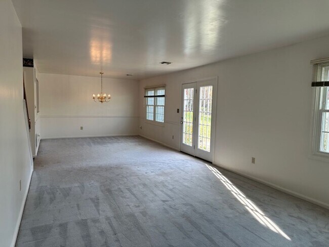 Foto del edificio - Derry Township School District Town-Home F...