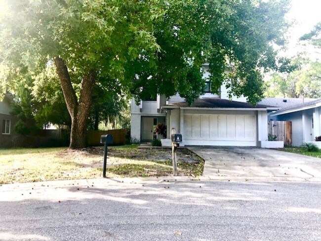 Foto del edificio - MOVE IN MARCH! 2 Story-Spacious 3 beds 2.5 bath townhouse with attached 2 car garage!!