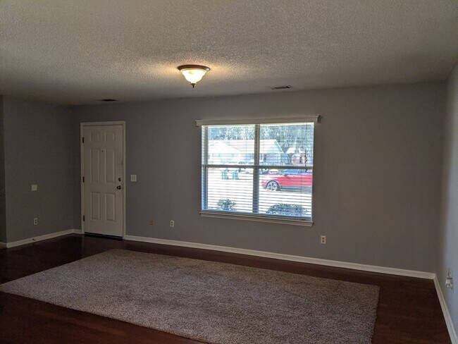 Building Photo - 1226 Roberts Way