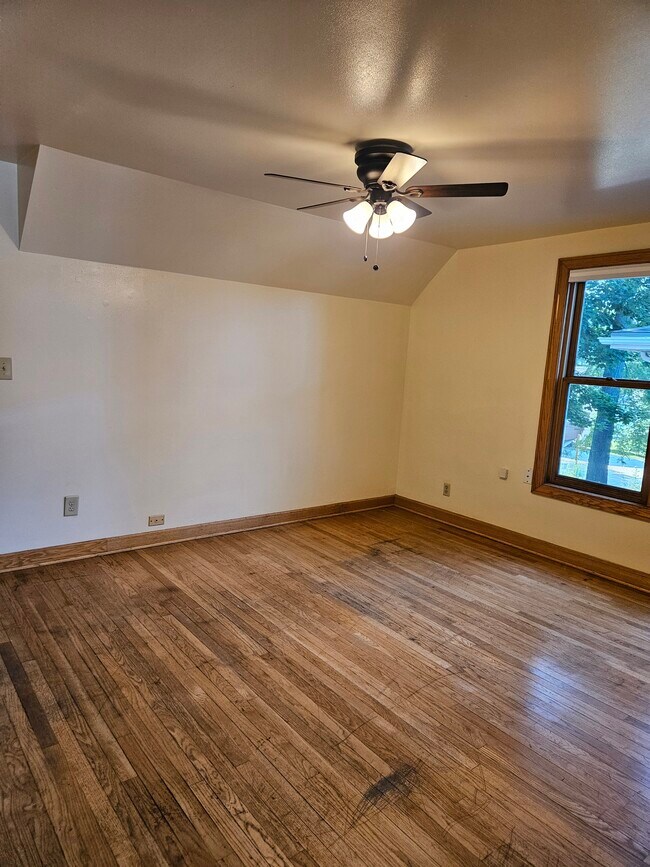 Sala de estar - 421 N Greenfield Ave