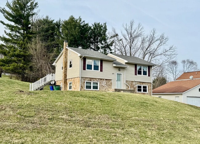 Building Photo - 875 Cambria St NW