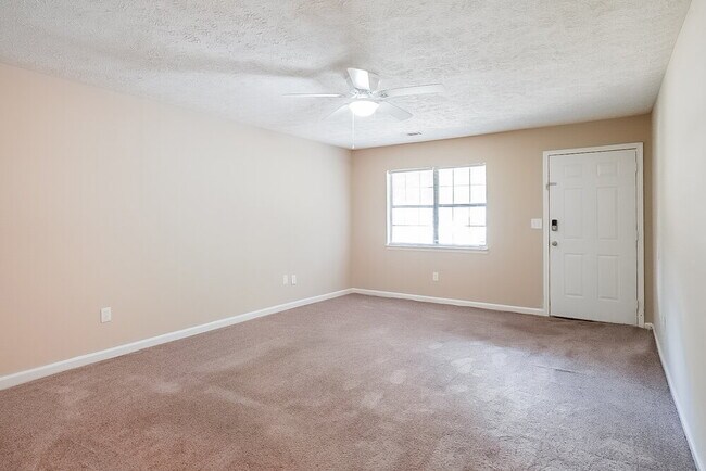 Building Photo - 8375 Warren Dr