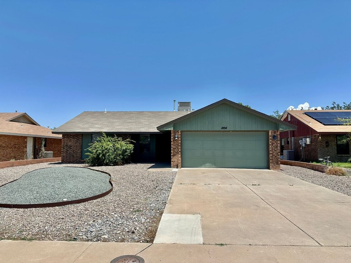 Primary Photo - 3 Bdrm/2 Bath Home w/Refrigerated Air Clos...