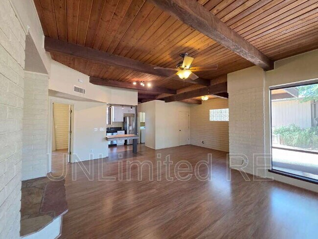 Foto del edificio - 355 Canyon Diablo Rd