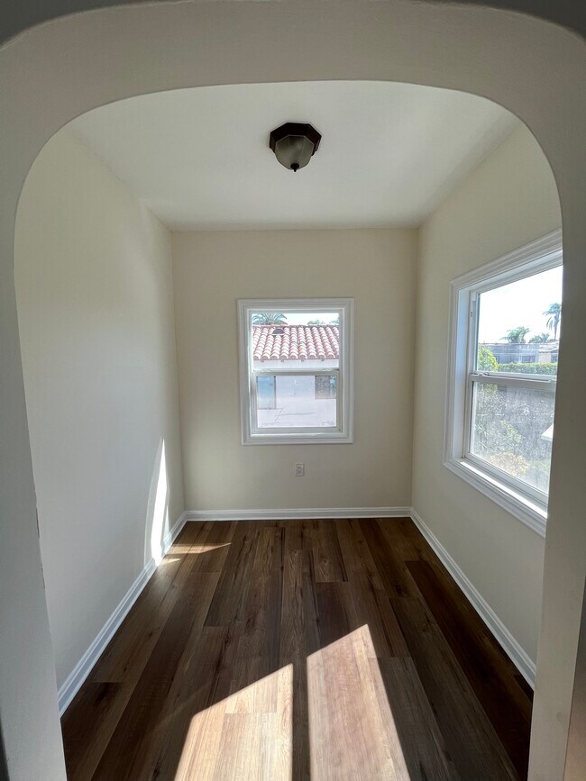 Breakfast Nook - 316 Roycroft Ave