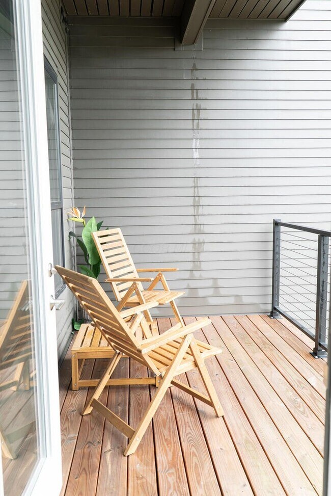 Foto del edificio - 6633 Dale Dr