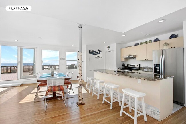 Building Photo - 673 Dune Rd