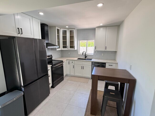 Foto del edificio - 5814 SE Orange Blossom Trail