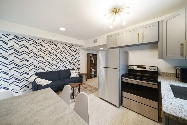 Building Photo - 2110 SW 16th St