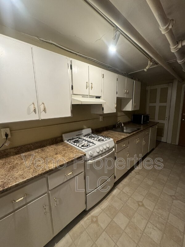 Building Photo - 16 2nd St