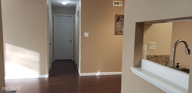 Foto del edificio - 6815 Cottage Grove Ln