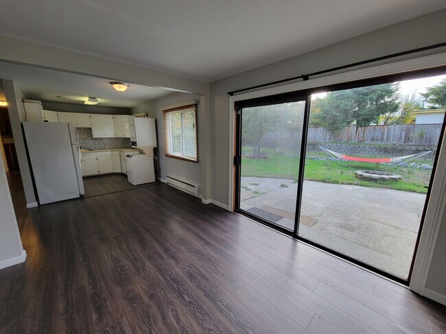 Foto del edificio - Great Home, Nice Yard,  Available Now