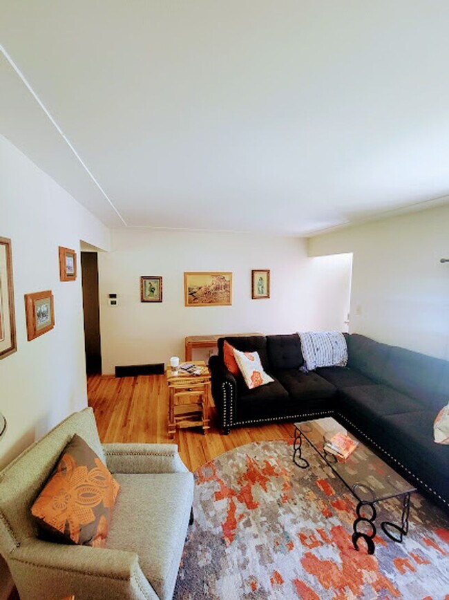 Foto del edificio - Charming Saint Paul Home in Highland Park!