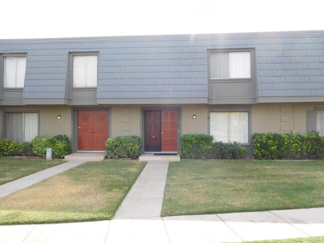 Foto del edificio - Available Now!! 3BEDS/2BATH LARGE TOWN-HOM...