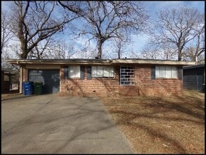 Building Photo - 408 Pickwick Ln