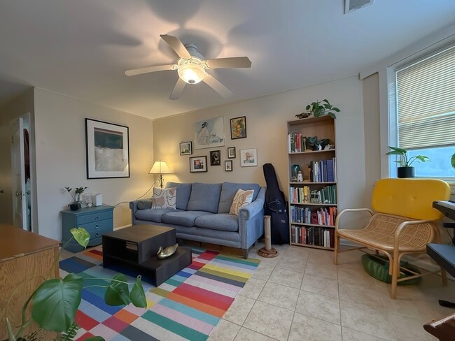 Foto del edificio - 3441 N Oakley Ave