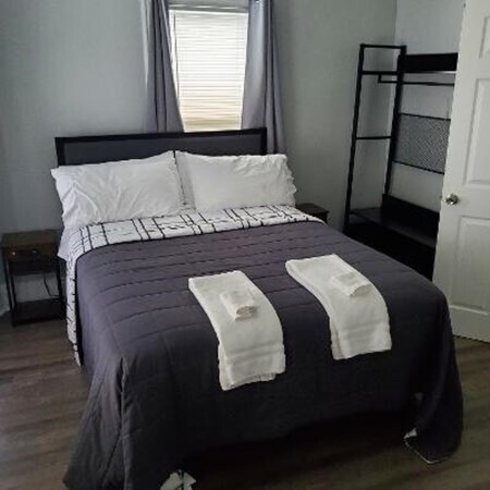 Building Photo - 5 Clayton St