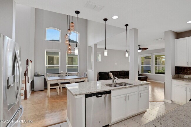 Building Photo - 434 Howland Drive
