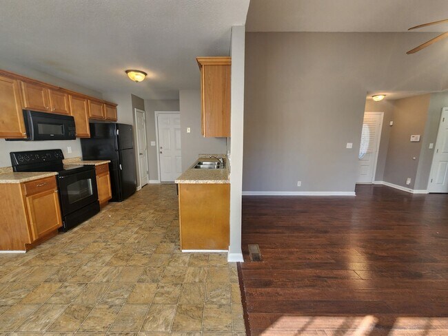 Foto del edificio - $250 OFF Move In Special! - 3 Bedroom 2.5 Bath + Bonus Room