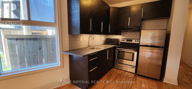 Building Photo - MAIN - 157 BOOTH Ave