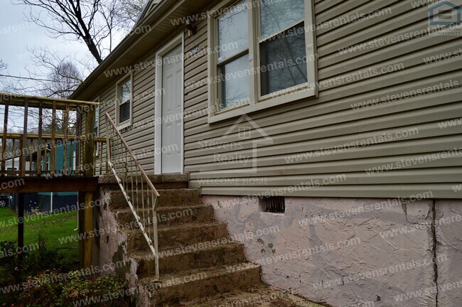 Building Photo - 5272 Usher Dr