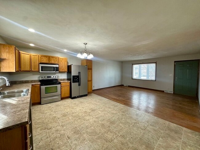 Building Photo - 4442 Rushmore Dr NE