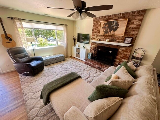 Building Photo - 3412 Flamingo Dr