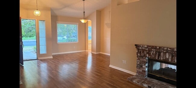 Building Photo - 3143 Mariposa Ave