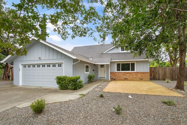 Foto del edificio - 4 Bedroom 2 Bathroom - Freshly Remodeled Available for Immediate Move-In