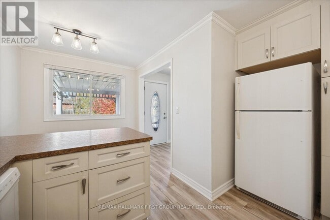 Building Photo - 437 Brentwood Ave