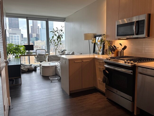 Building Photo - 229 S Peoria St