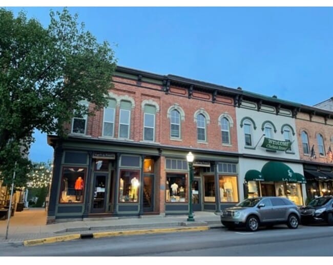 107 S Main St