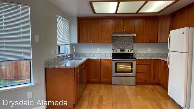 Building Photo - 3 br, 2.5 bath House - 2837 Brown Street (LO)