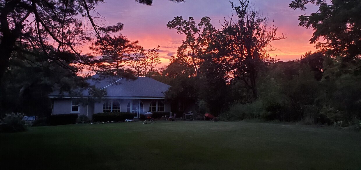 Sunset - 7123 N River Rd