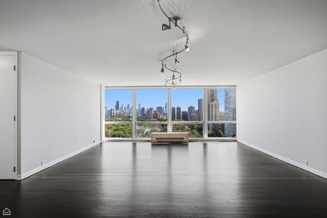 Building Photo - 330 W Diversey Pkwy
