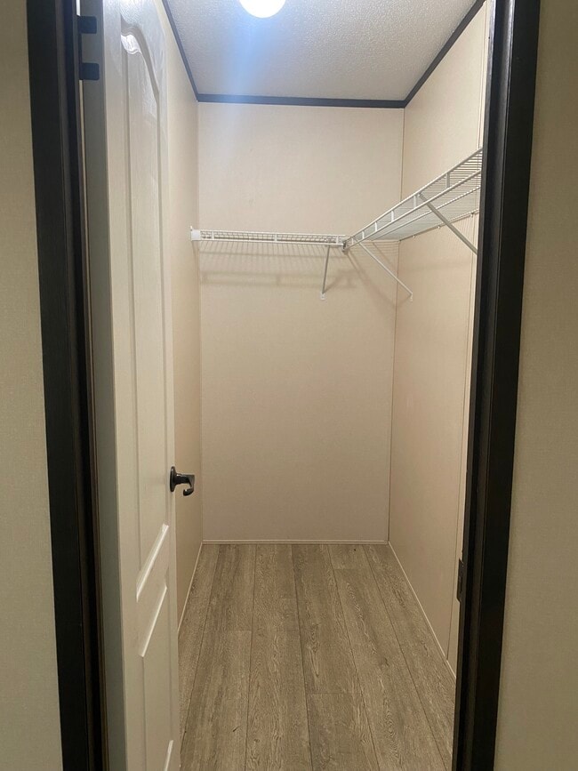 Building Photo - 3017 Fernwood Dr